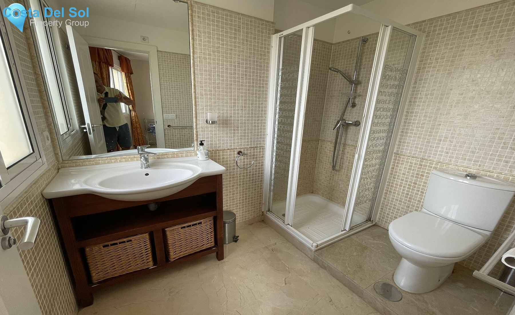 Middle Floor Apartment in La Duquesa-1483016