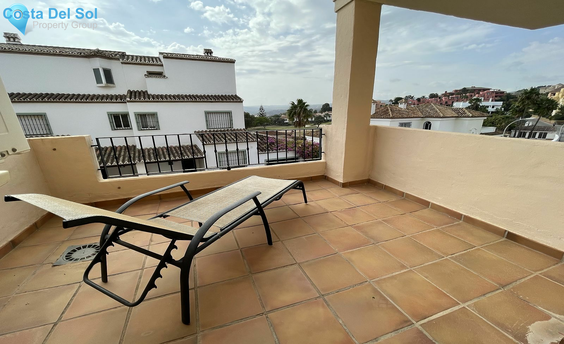 Middle Floor Apartment in La Duquesa-1483017