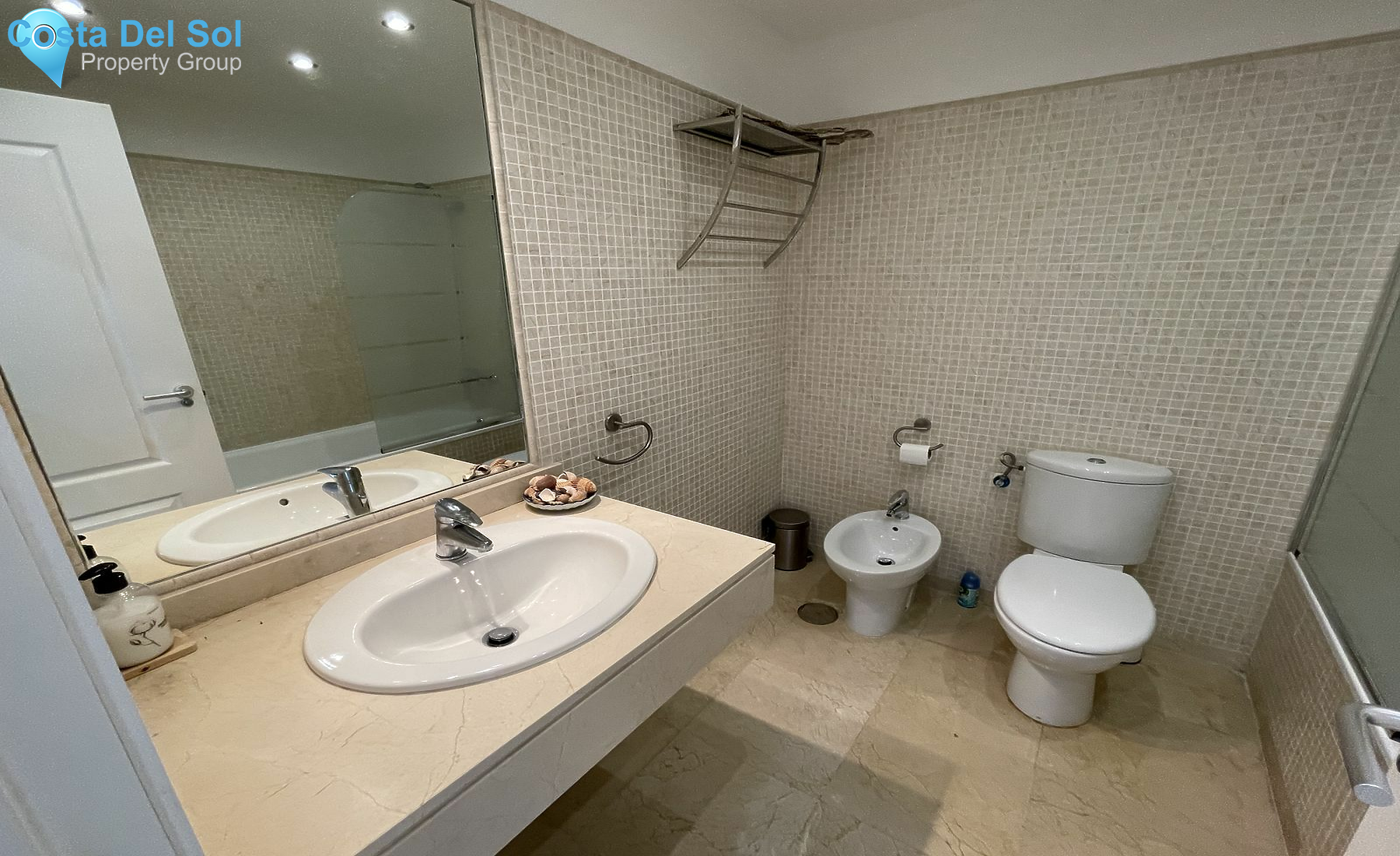 Middle Floor Apartment in La Duquesa-1483013