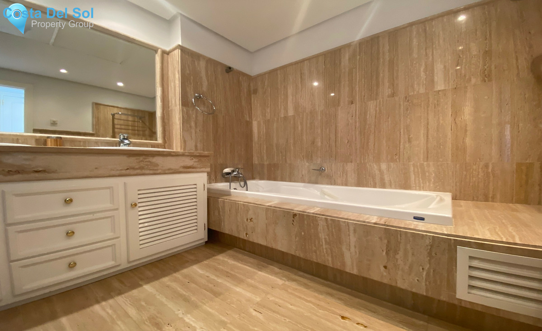 Middle Floor Apartment in Los Monteros-1272272