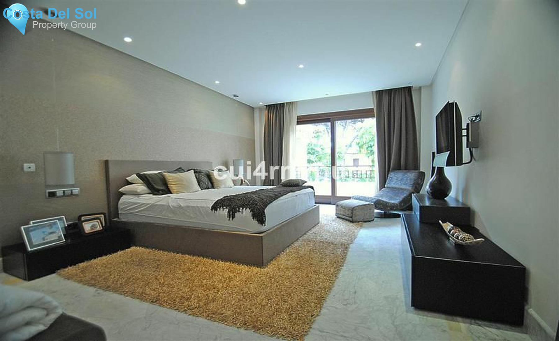 Middle Floor Apartment in Los Monteros-1468163