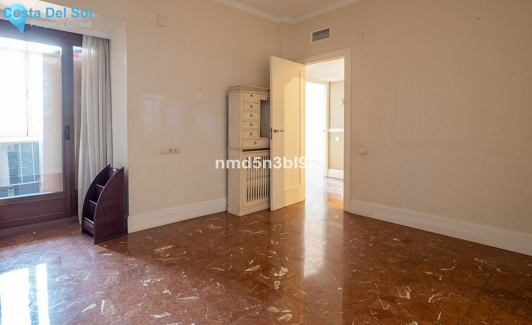 Middle Floor Apartment in Malaga Centro-1296003