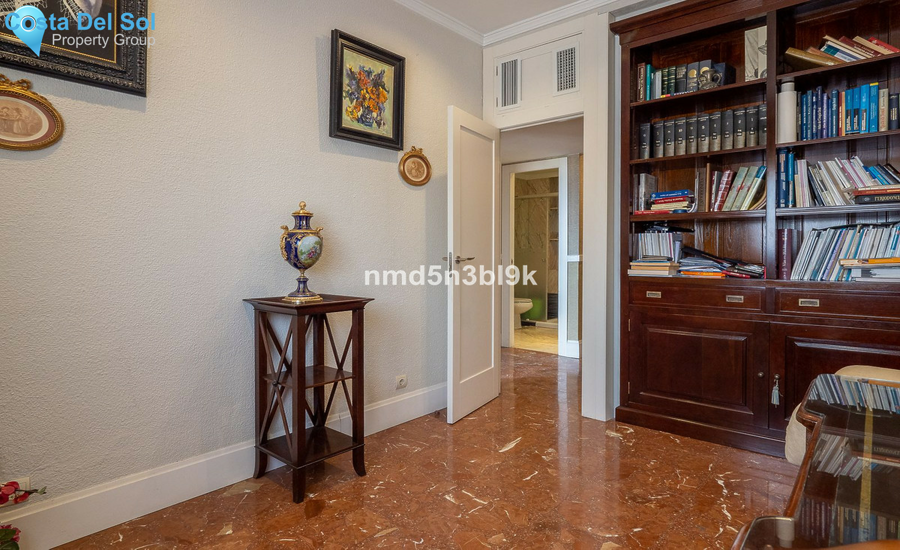 Middle Floor Apartment in Malaga Centro-1295995