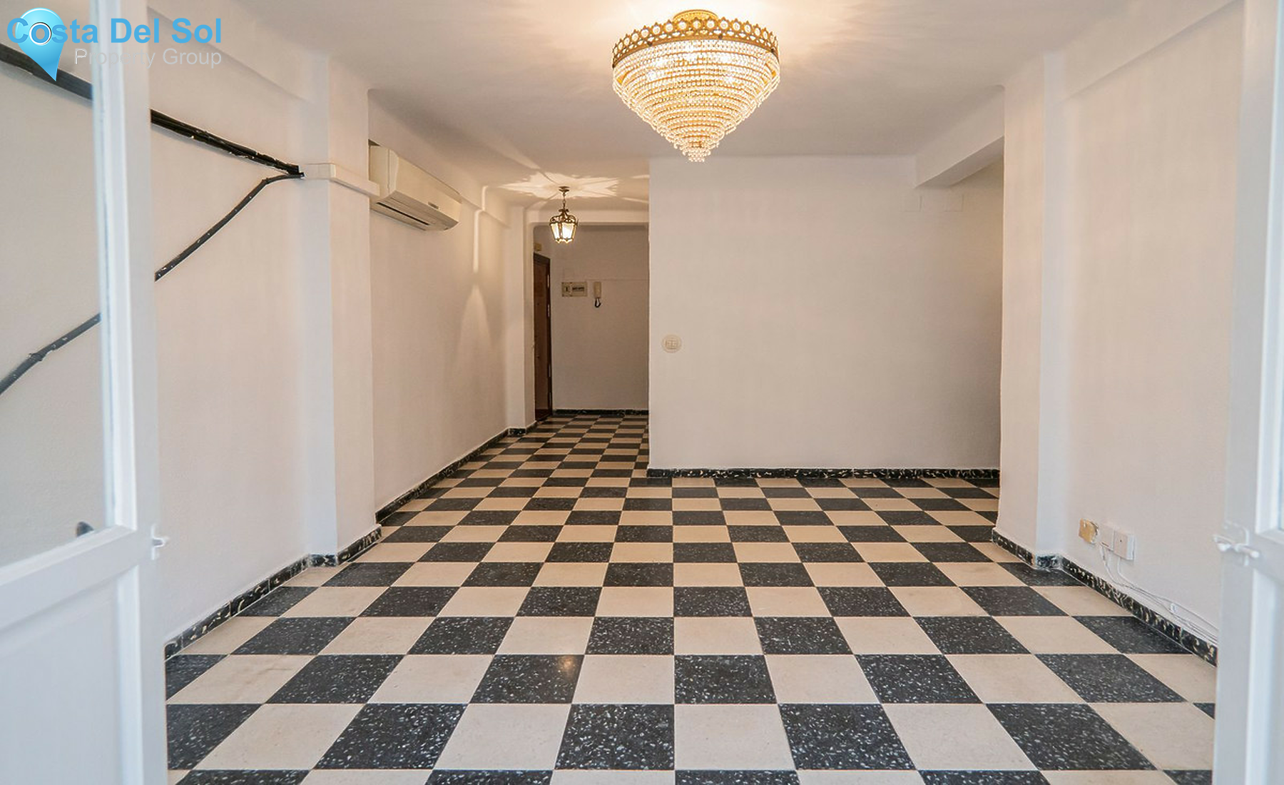 Middle Floor Apartment in Malaga Centro-1525473