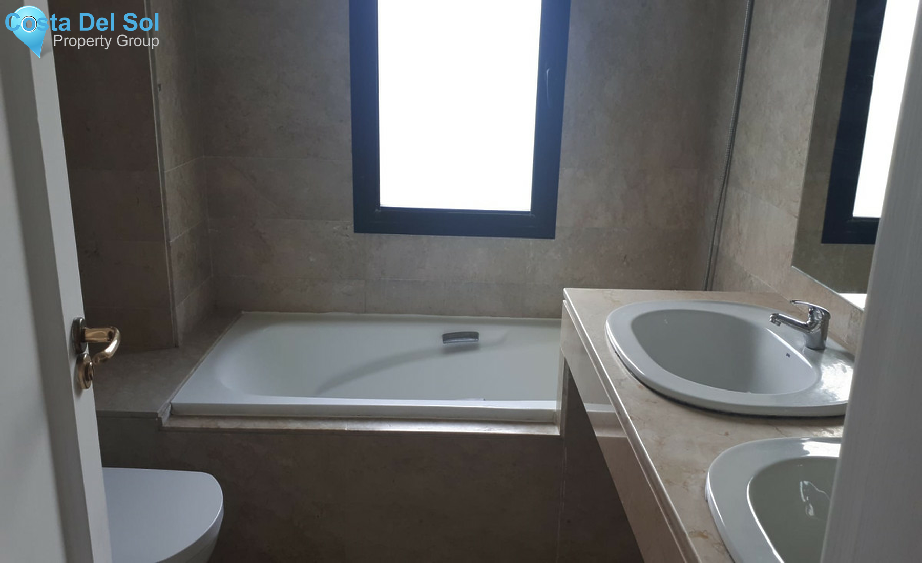 Middle Floor Apartment in La Duquesa-691181