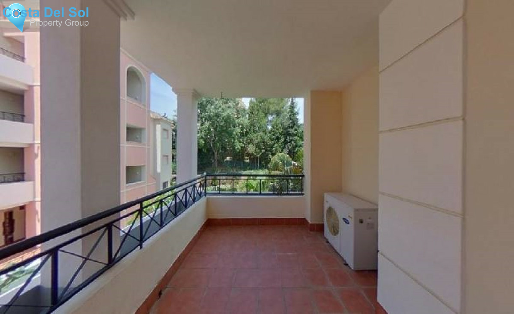 Middle Floor Apartment in Marbella-1407176