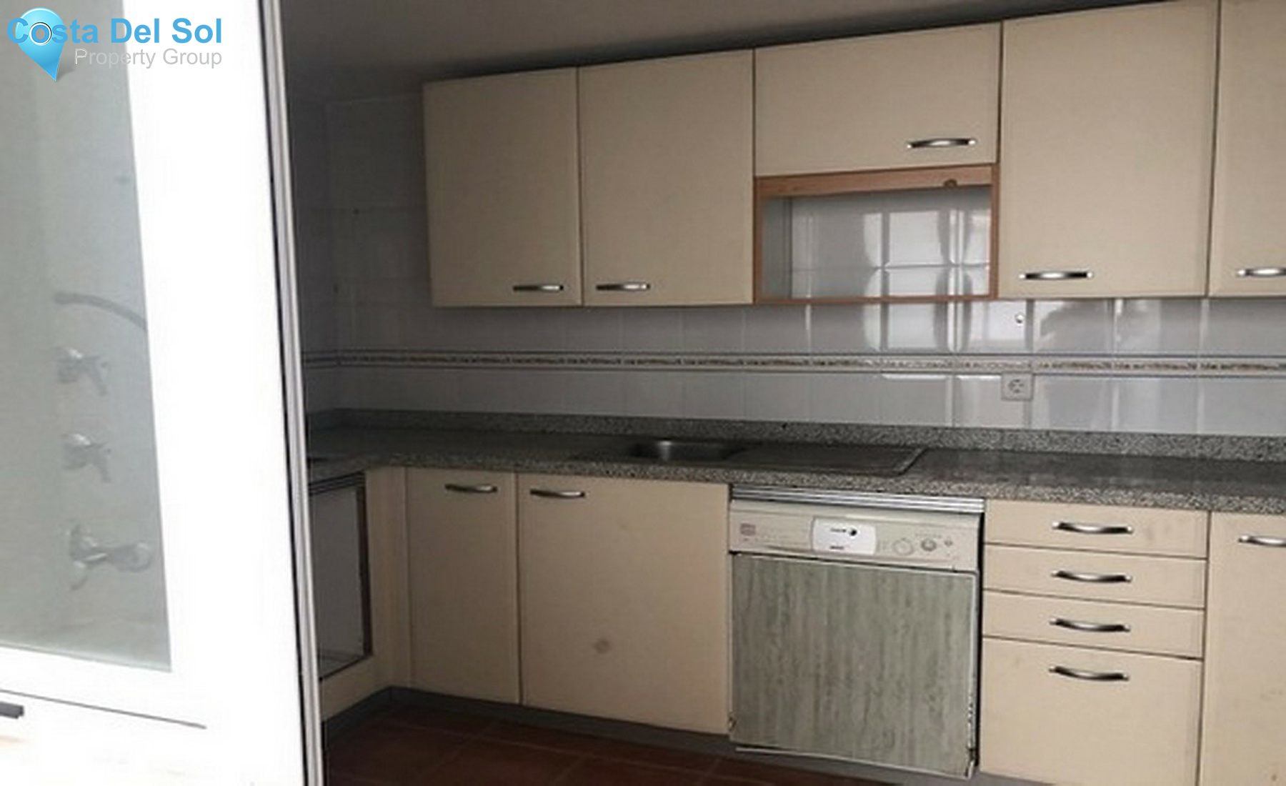 Middle Floor Apartment in Marbella-1456993