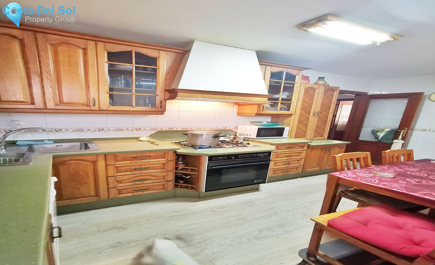 Middle Floor Apartment in Marbella-1527444