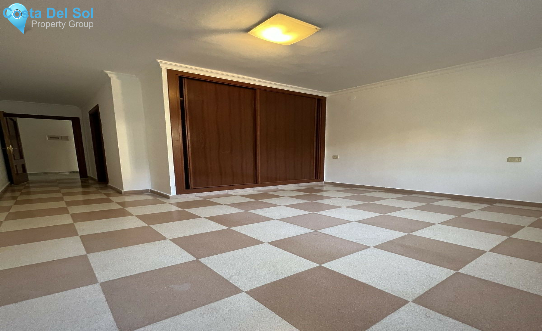 Middle Floor Apartment in Marbella-1529369