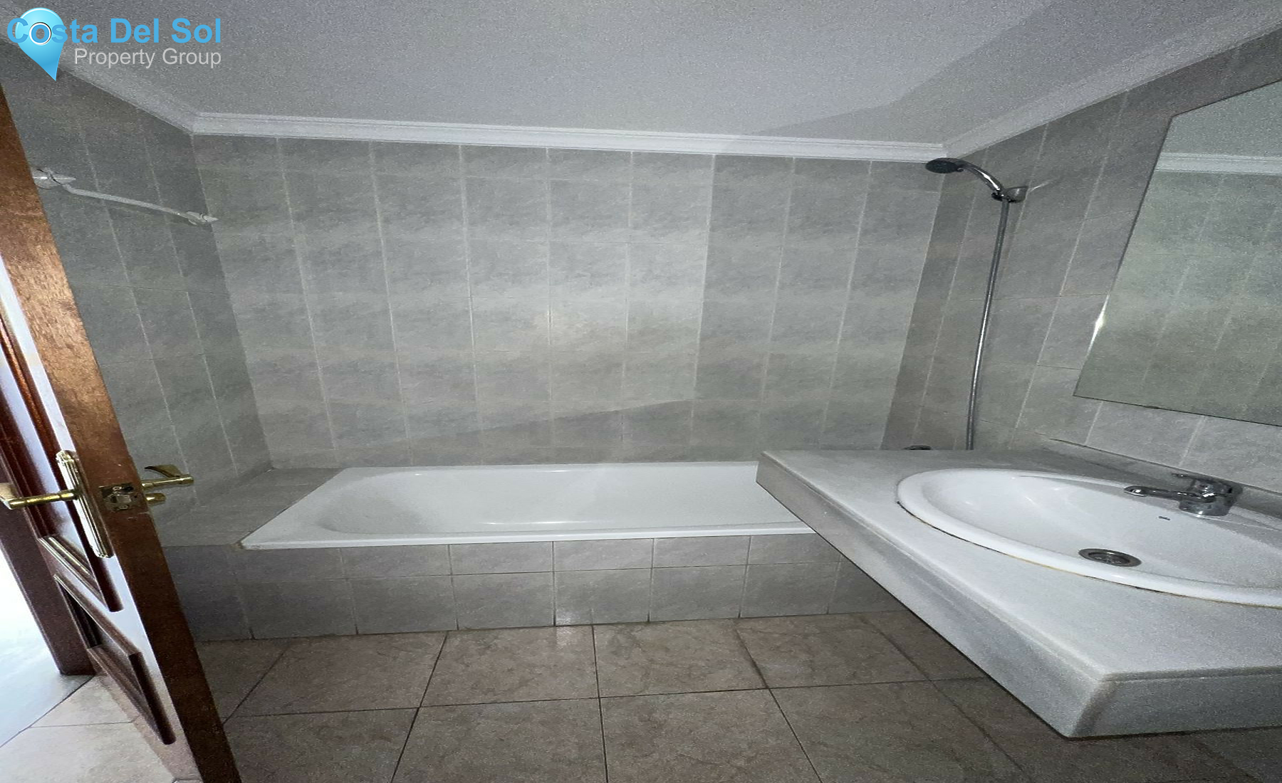 Middle Floor Apartment in Marbella-1529370