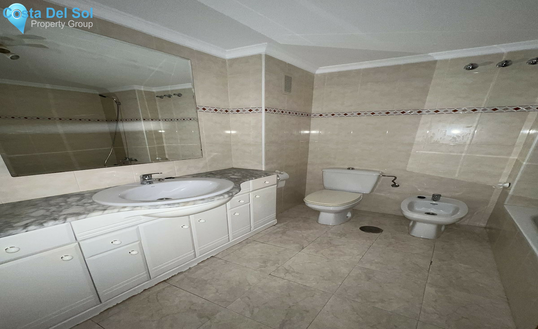 Middle Floor Apartment in Marbella-1529372