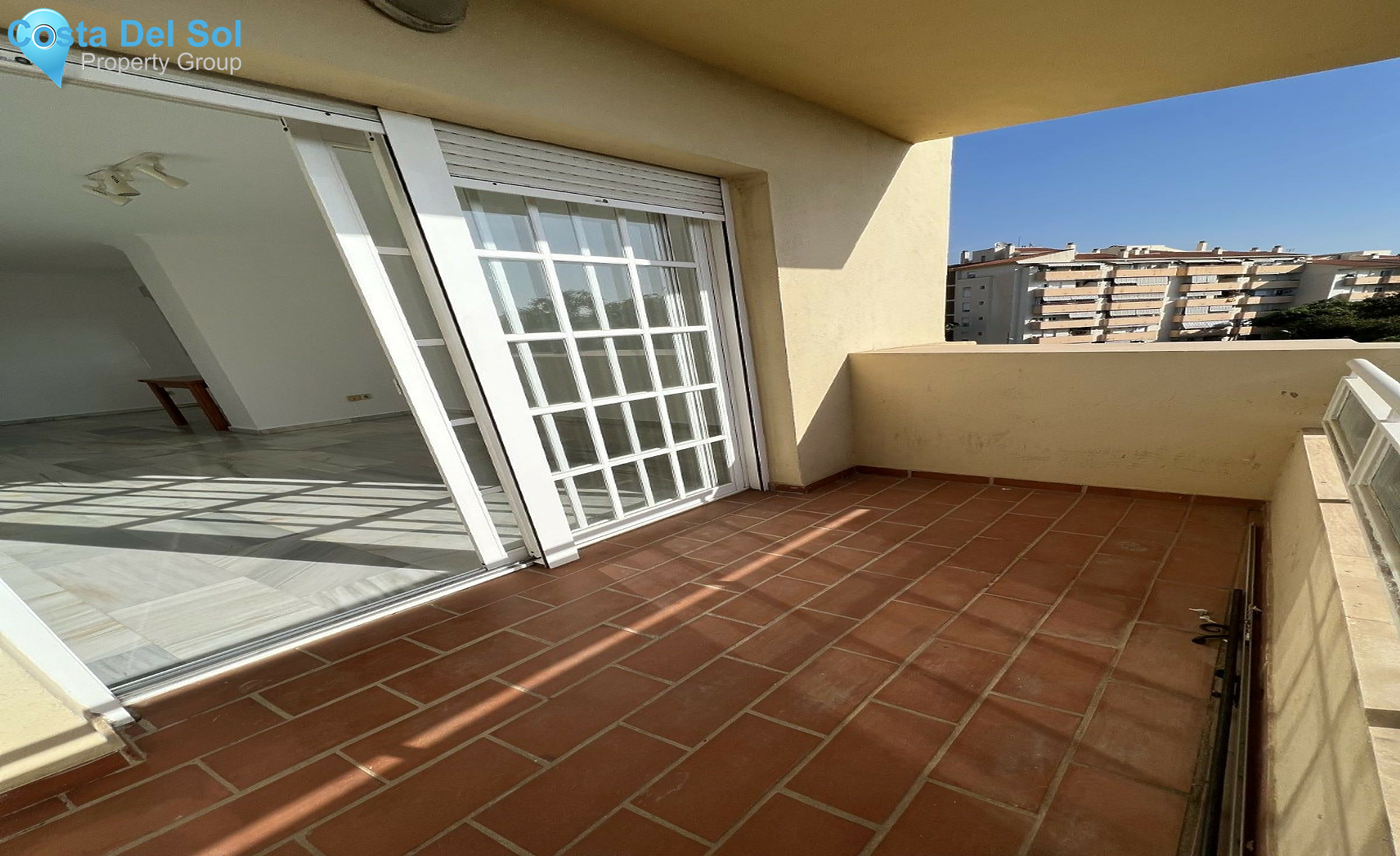 Middle Floor Apartment in Marbella-1529375