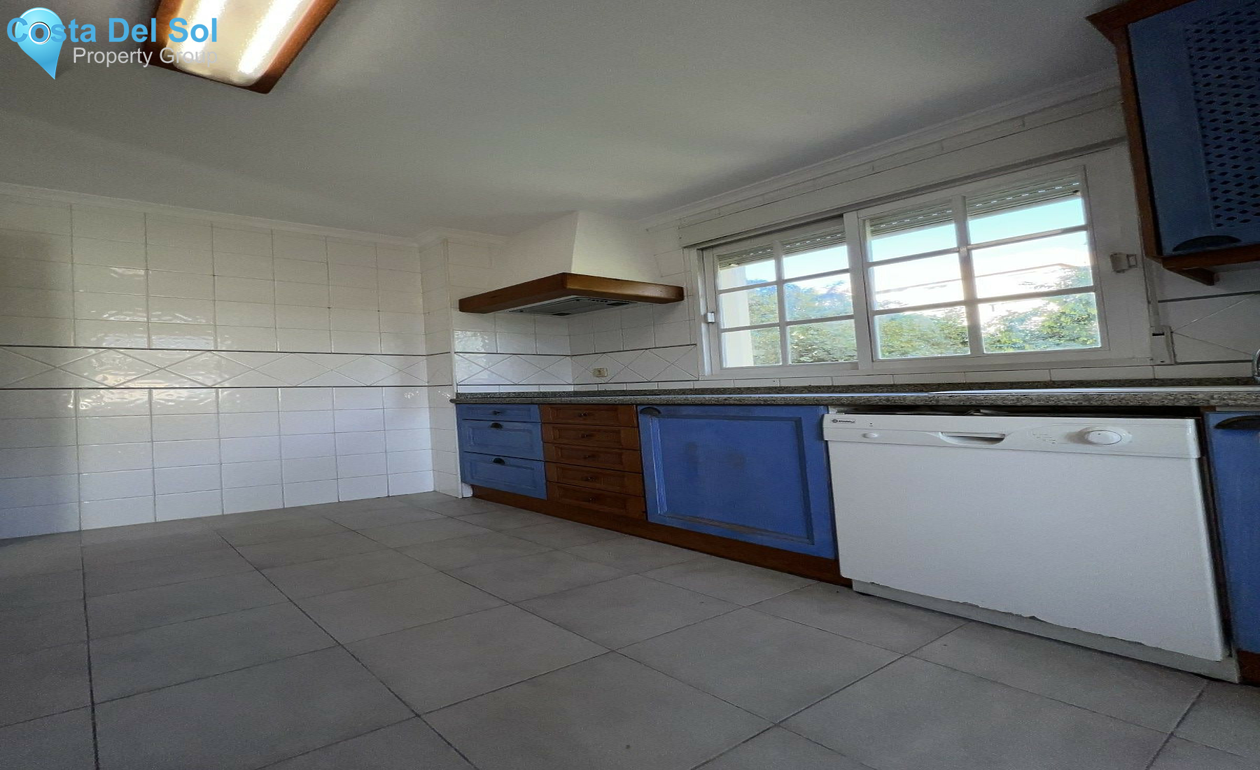 Middle Floor Apartment in Marbella-1529363