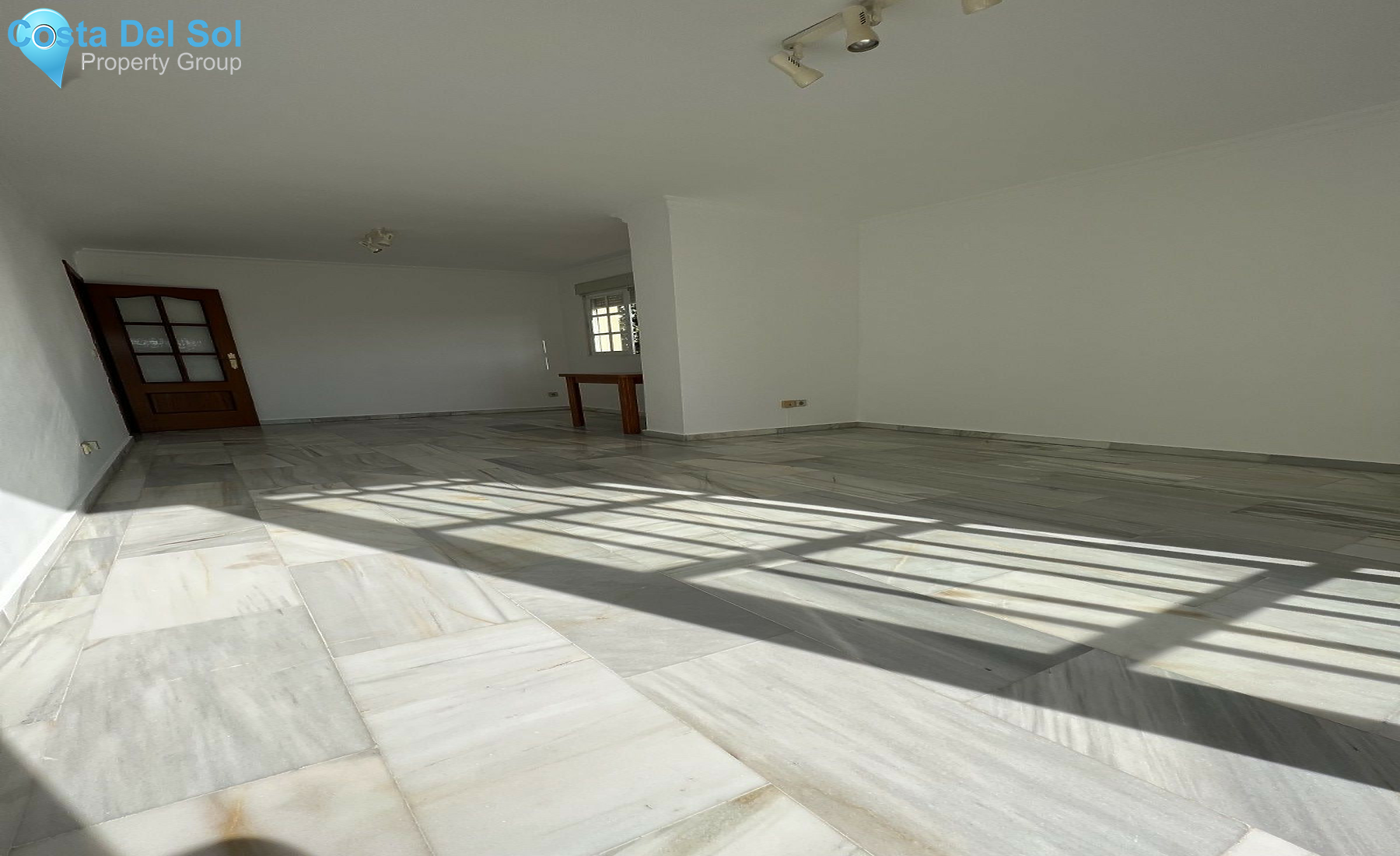 Middle Floor Apartment in Marbella-1529365