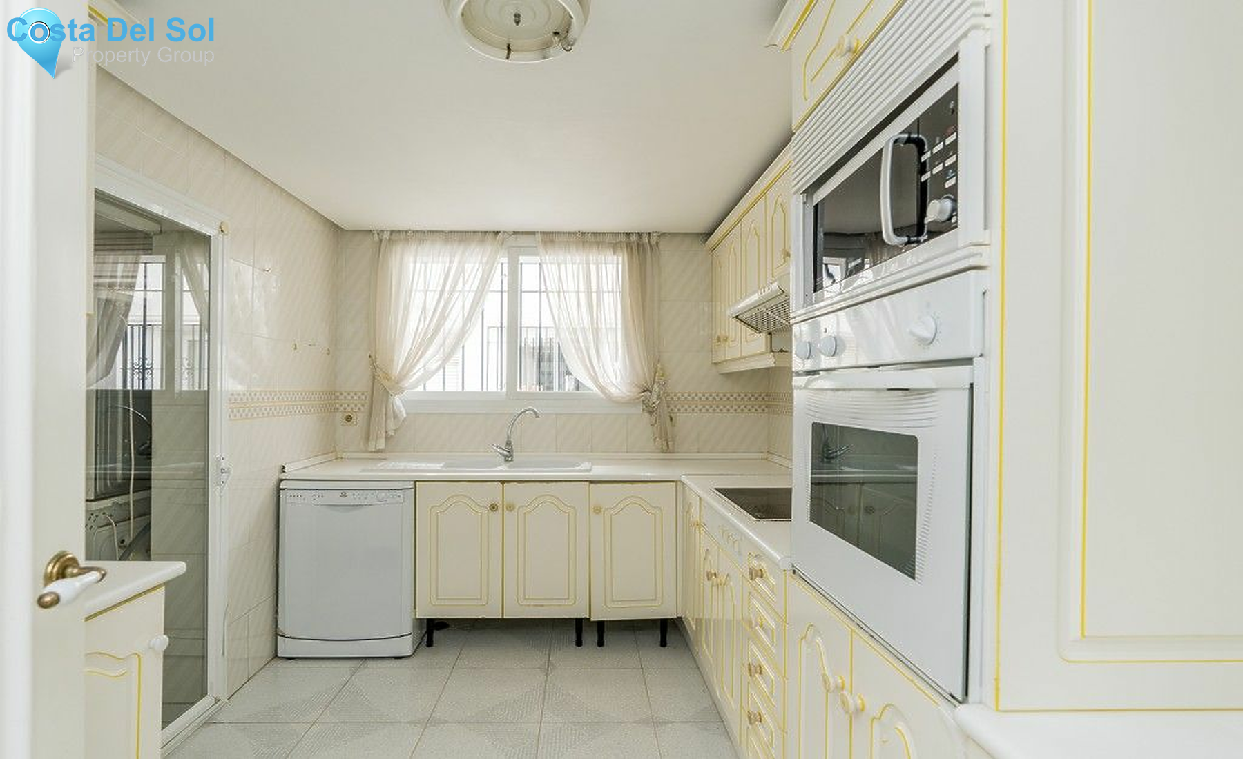 Middle Floor Apartment in Marbella-1138975