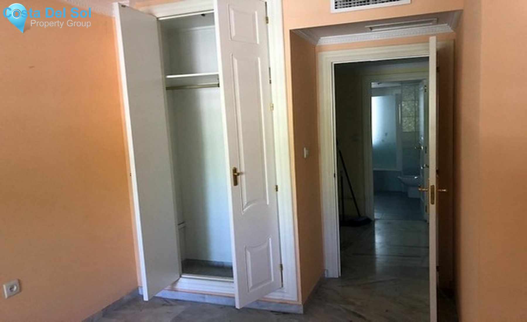 Middle Floor Apartment in Marbella-1170513