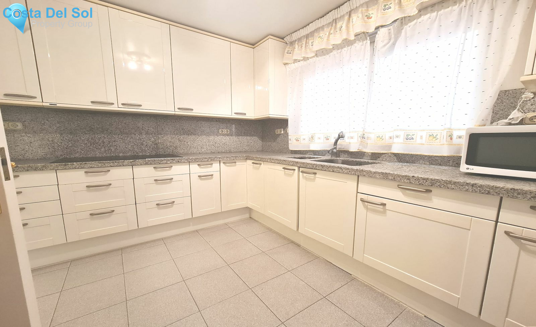 Middle Floor Apartment in Marbella-1180123