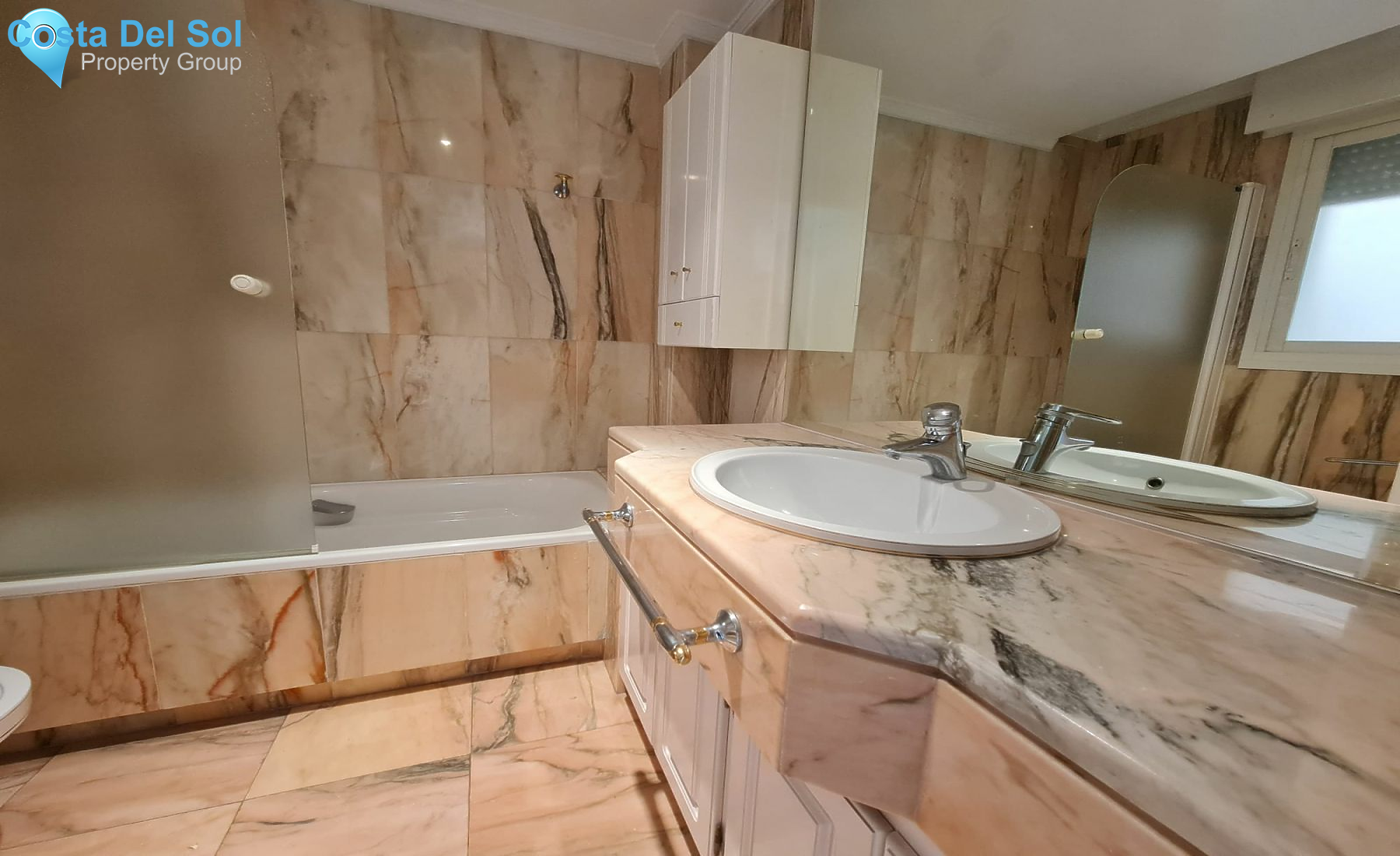 Middle Floor Apartment in Marbella-1180136