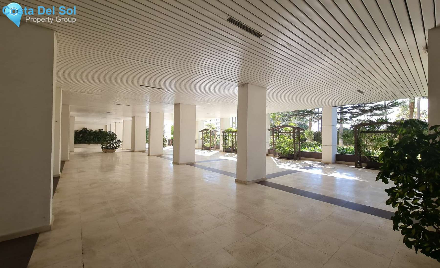 Middle Floor Apartment in Marbella-1180140