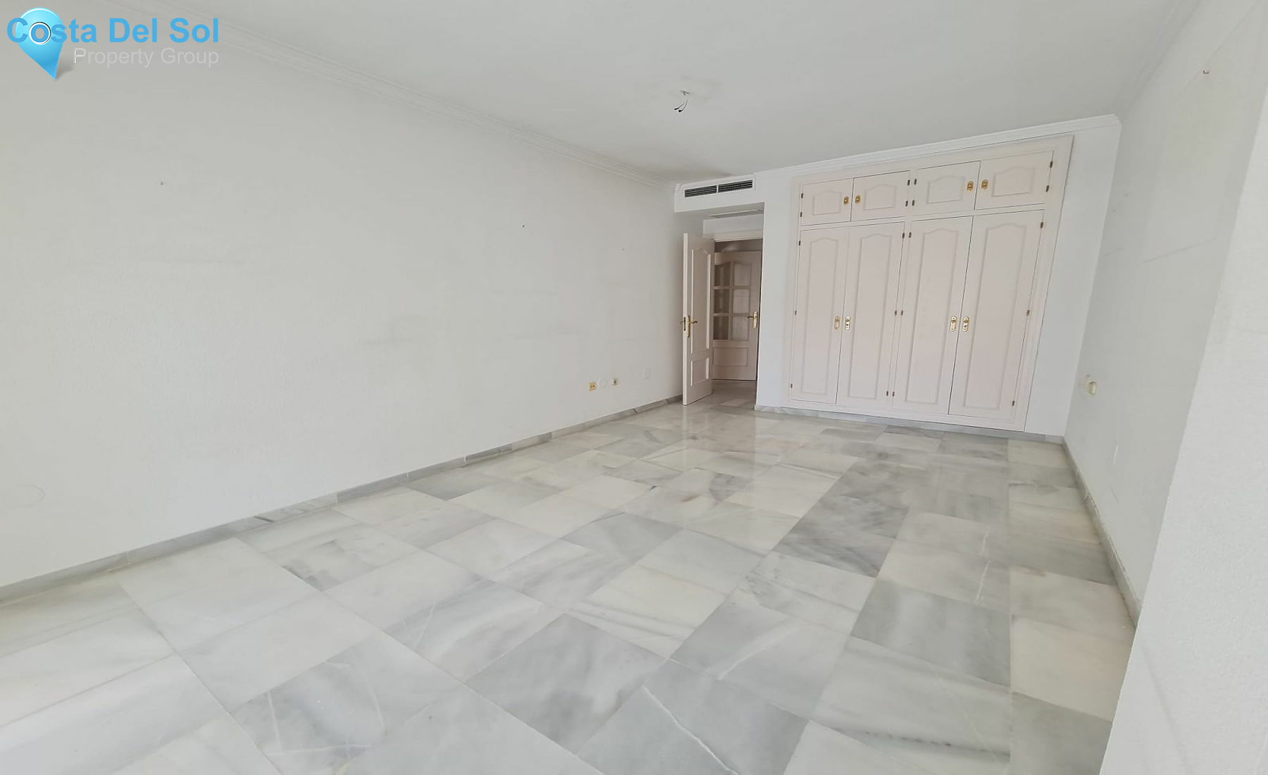 Middle Floor Apartment in Marbella-1180127