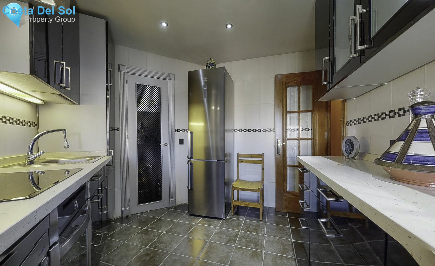Middle Floor Apartment in Marbella-1214000