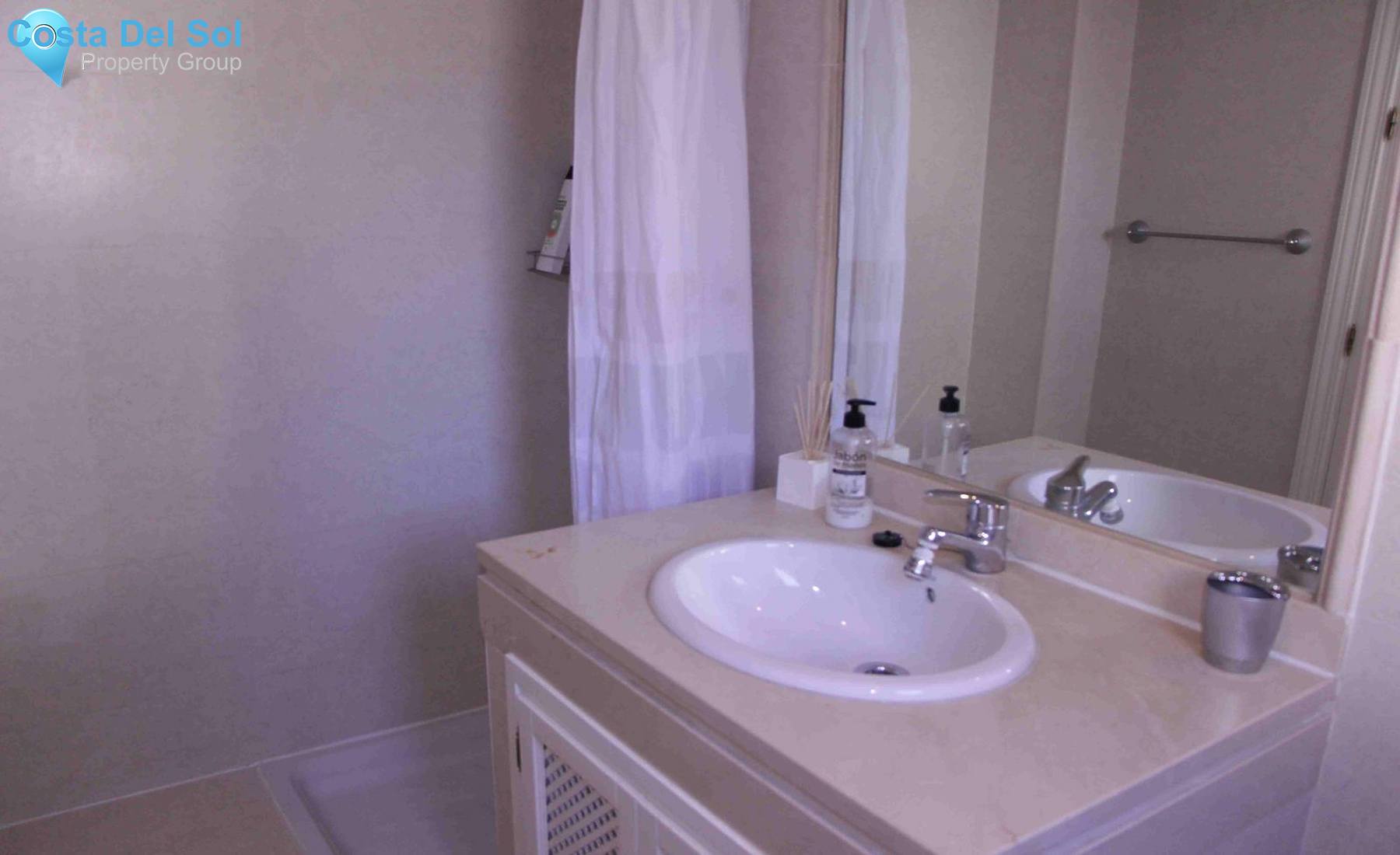 Middle Floor Apartment in Marbella-1231369