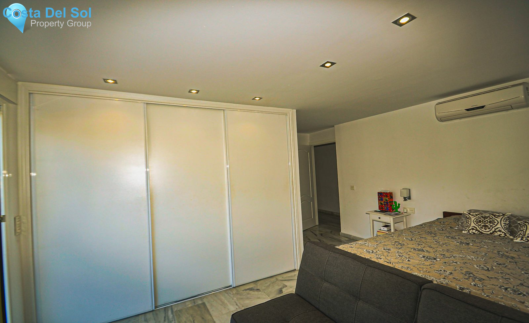 Middle Floor Apartment in Marbella-1398799