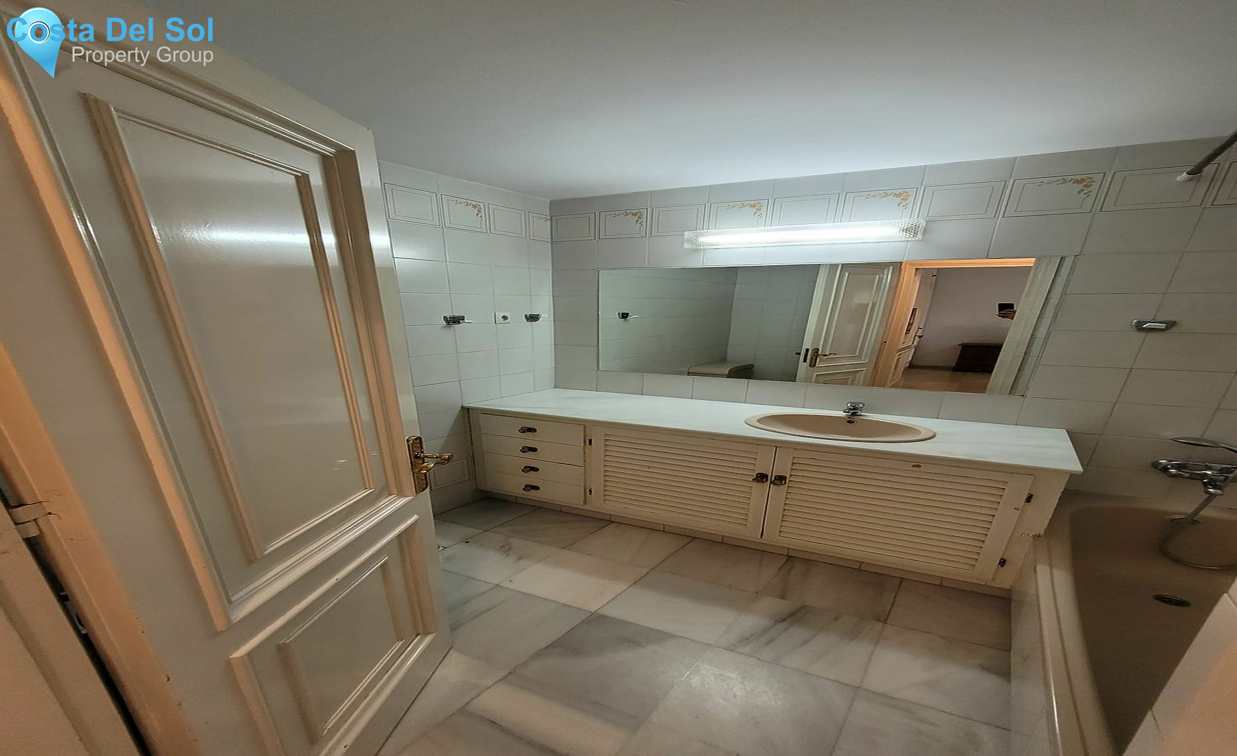 Middle Floor Apartment in Marbella-1446236