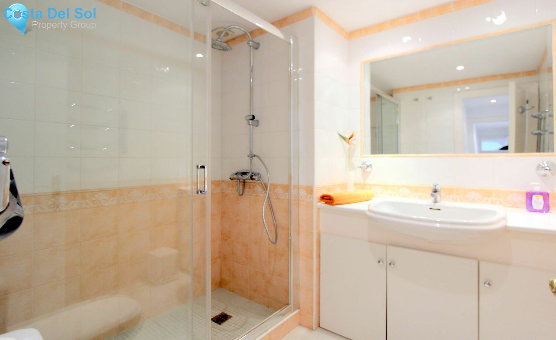 Middle Floor Apartment in Marbella-1467426