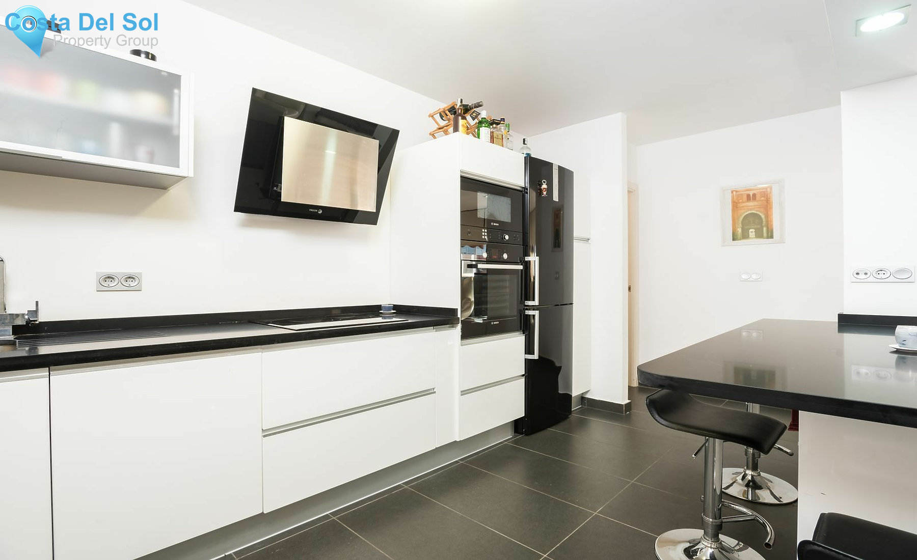 Middle Floor Apartment in Marbella-1513173