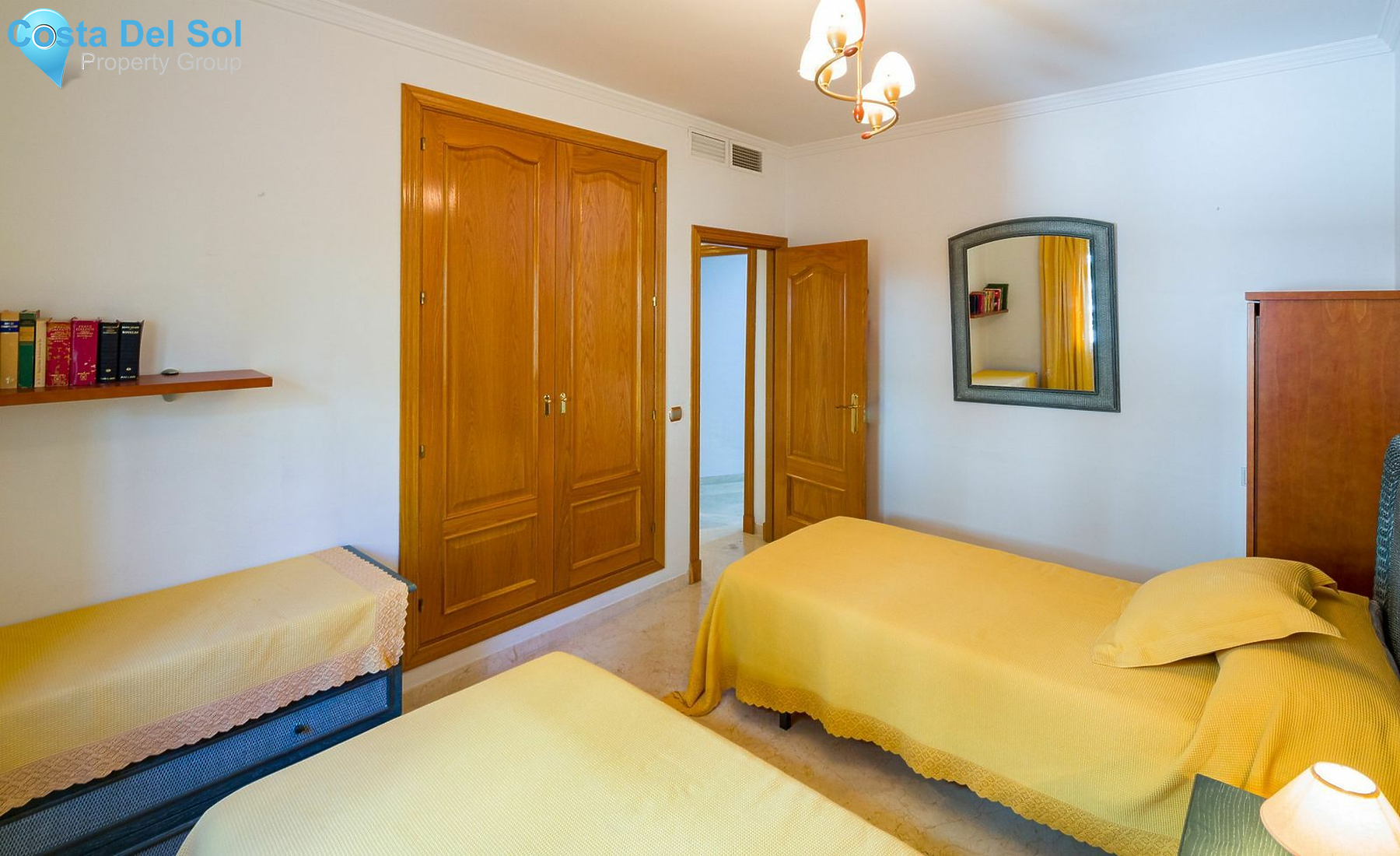 Middle Floor Apartment in Marbella-1516587