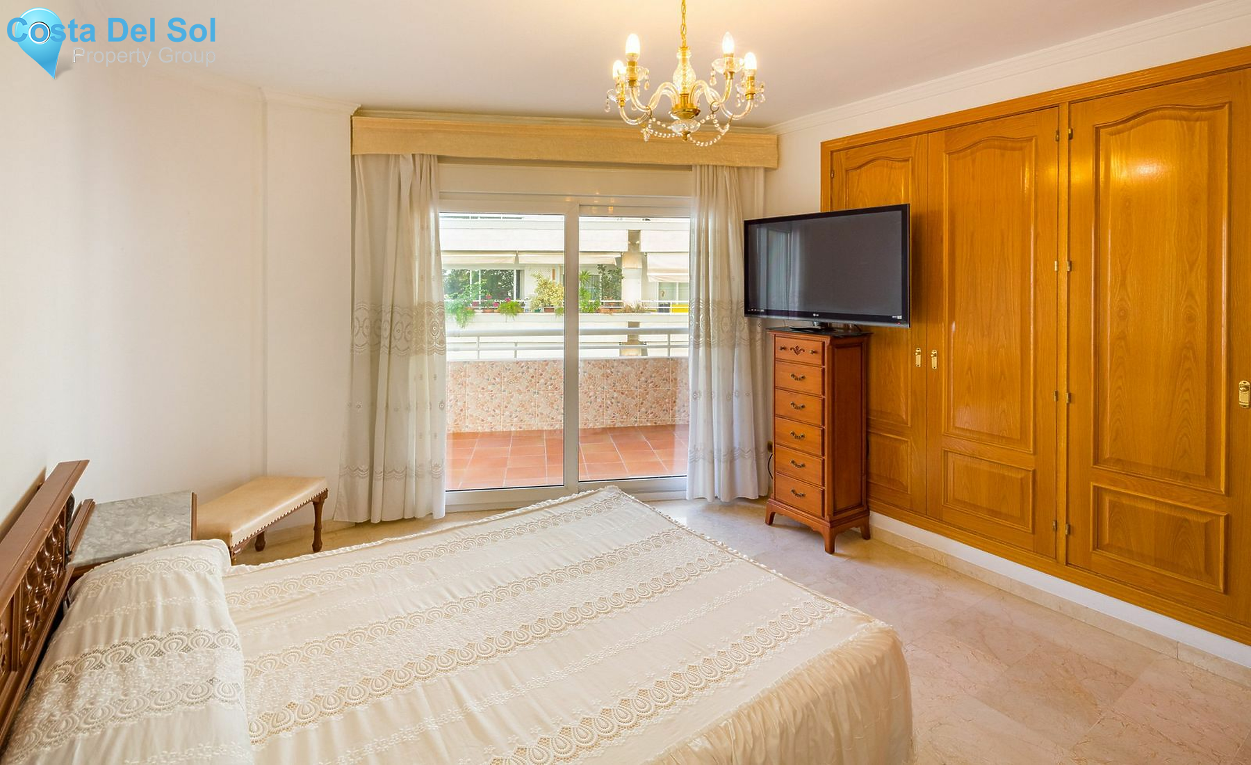 Middle Floor Apartment in Marbella-1516588