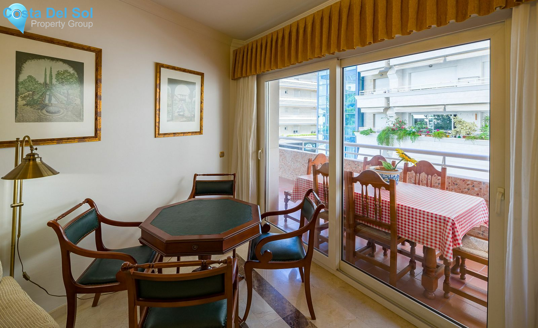 Middle Floor Apartment in Marbella-1516575