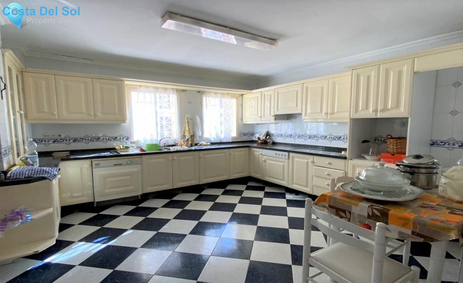Middle Floor Apartment in Marbella-1520145