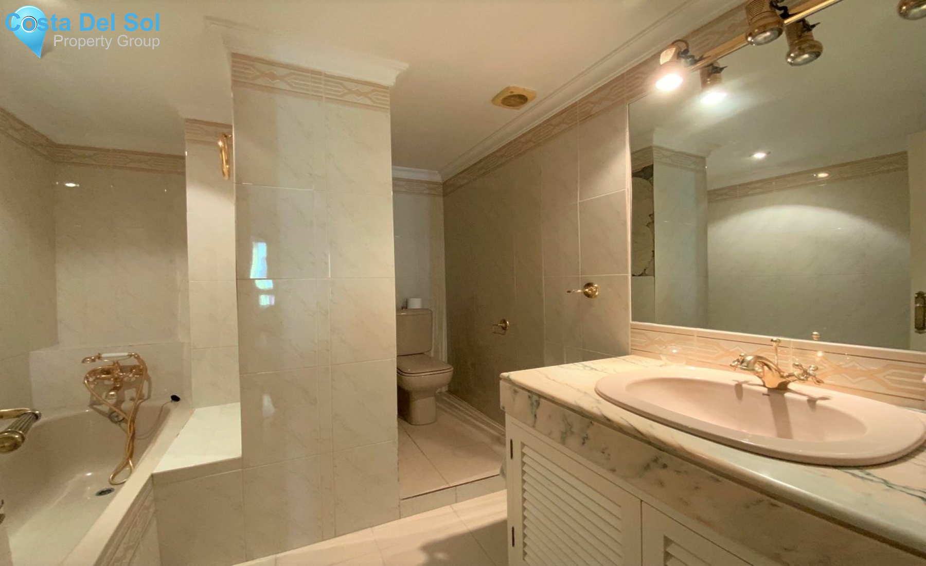 Middle Floor Apartment in Marbella-1520152