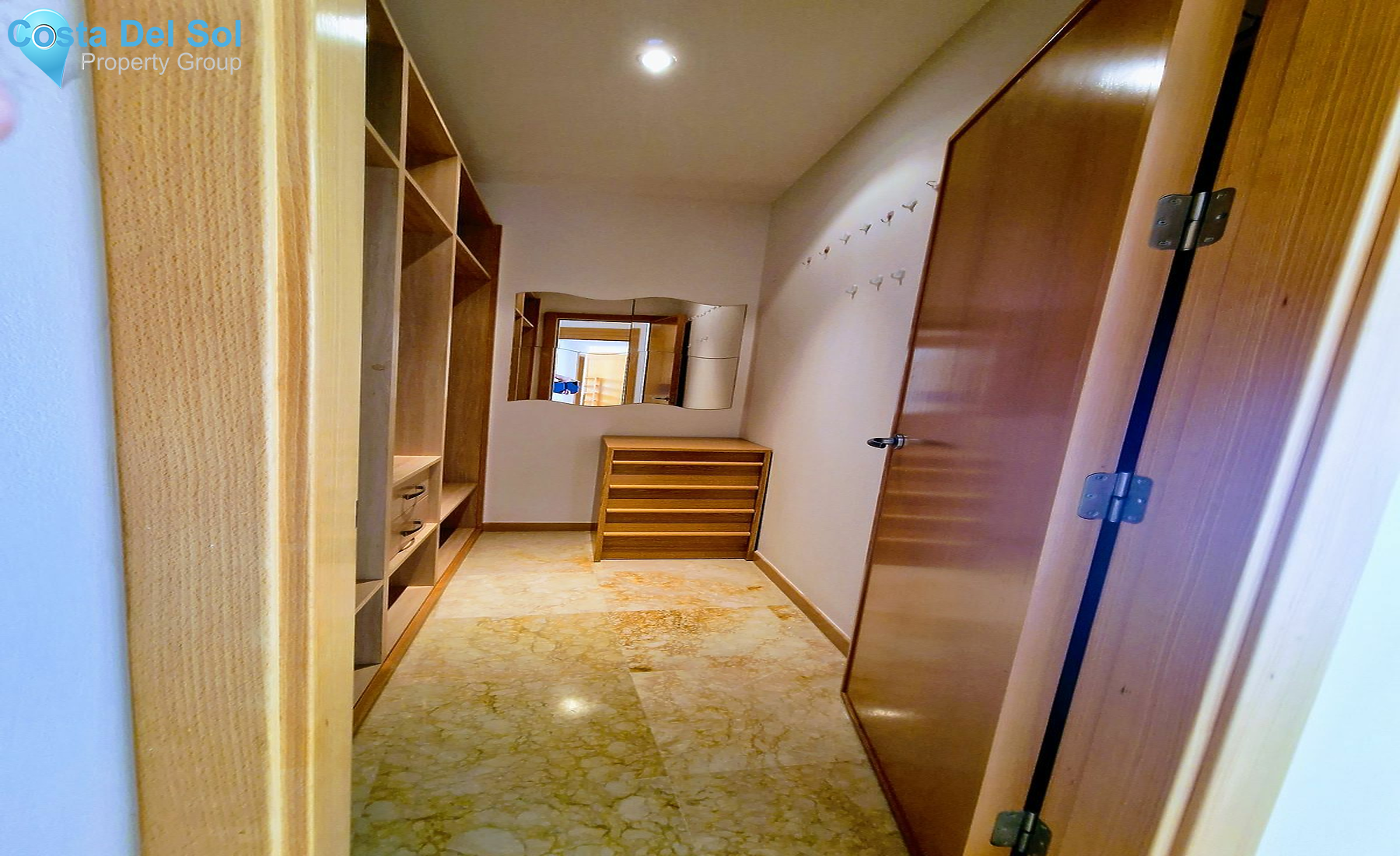 Middle Floor Apartment in Marbella-1531158