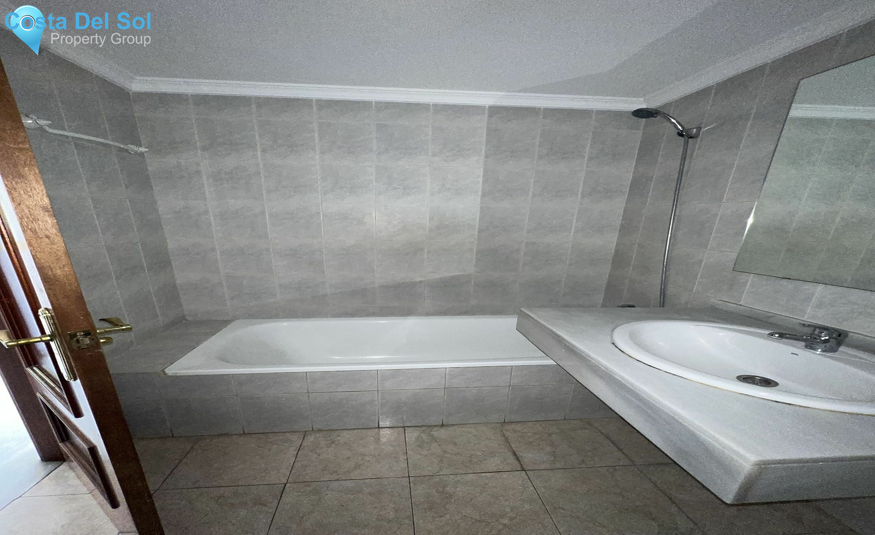 Middle Floor Apartment in Marbella-1548184