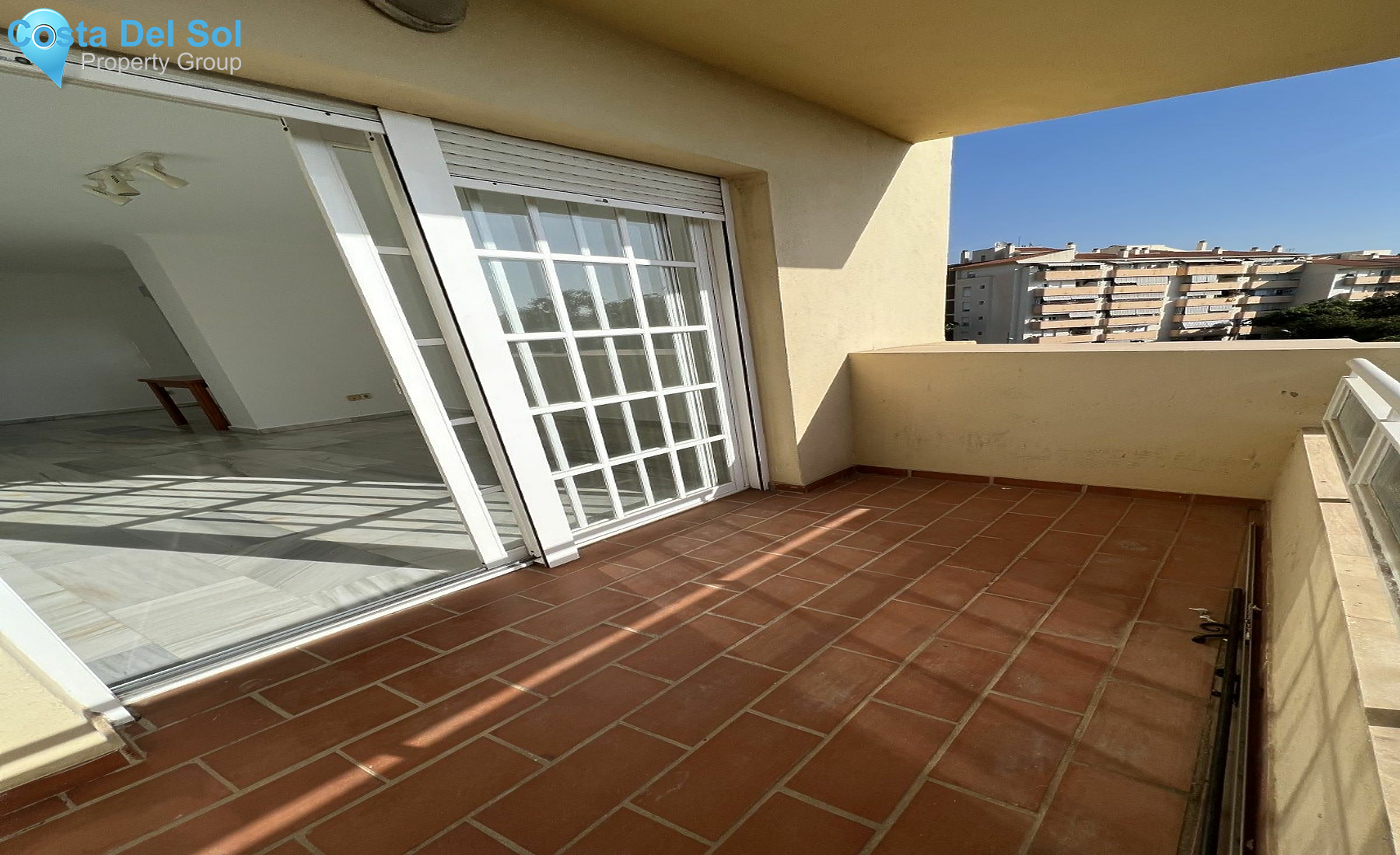 Middle Floor Apartment in Marbella-1548174