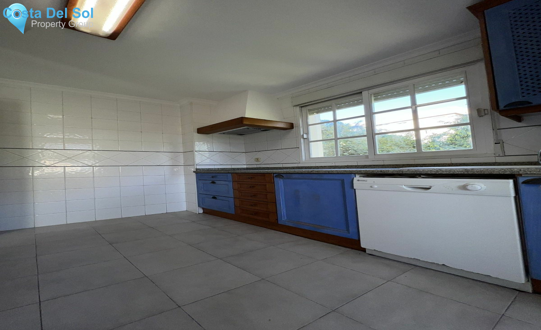 Middle Floor Apartment in Marbella-1548177
