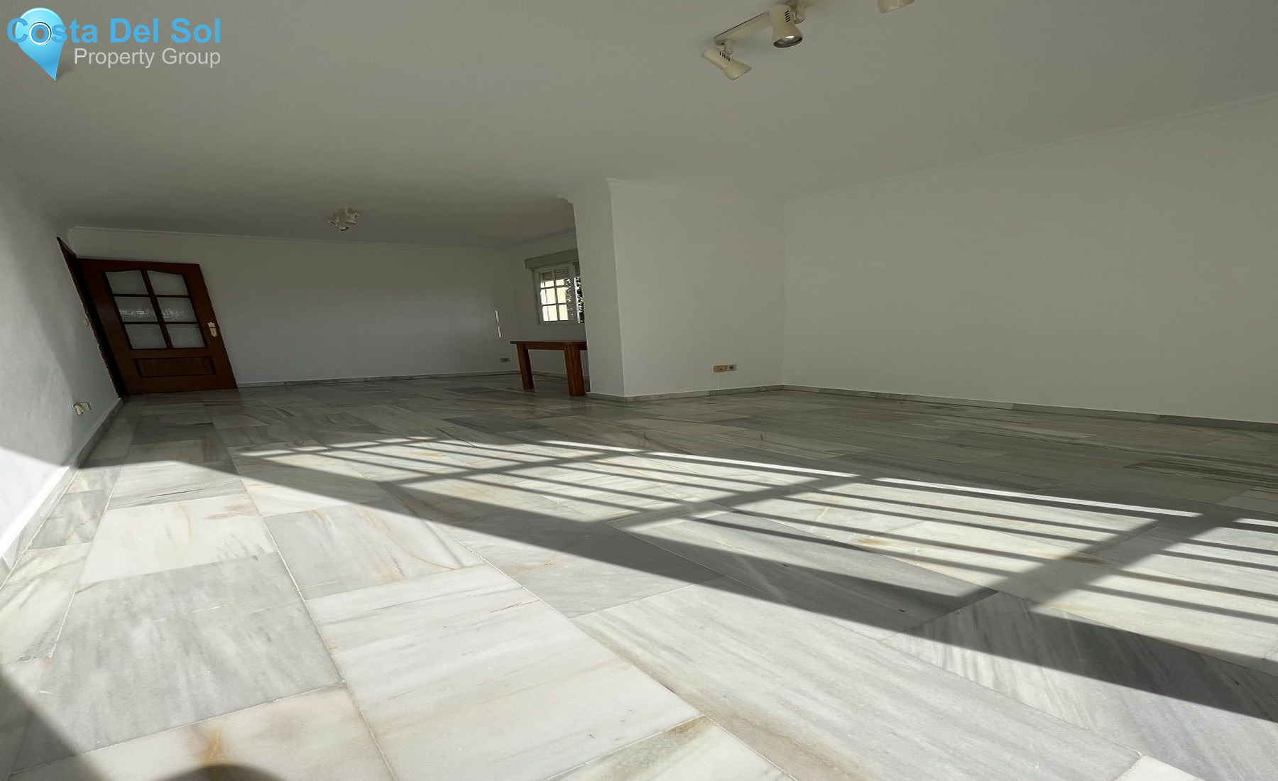 Middle Floor Apartment in Marbella-1548179