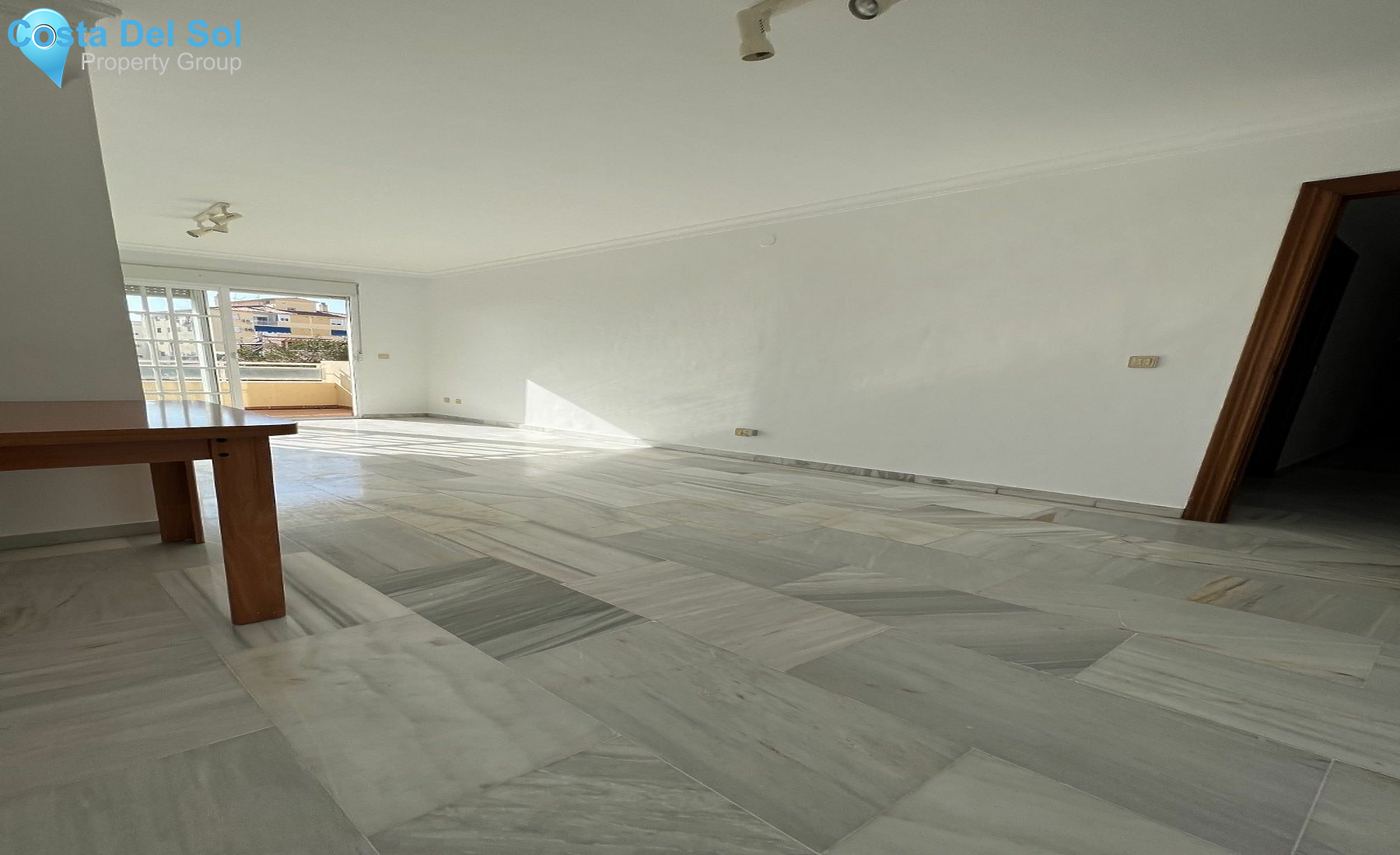 Middle Floor Apartment in Marbella-1548180