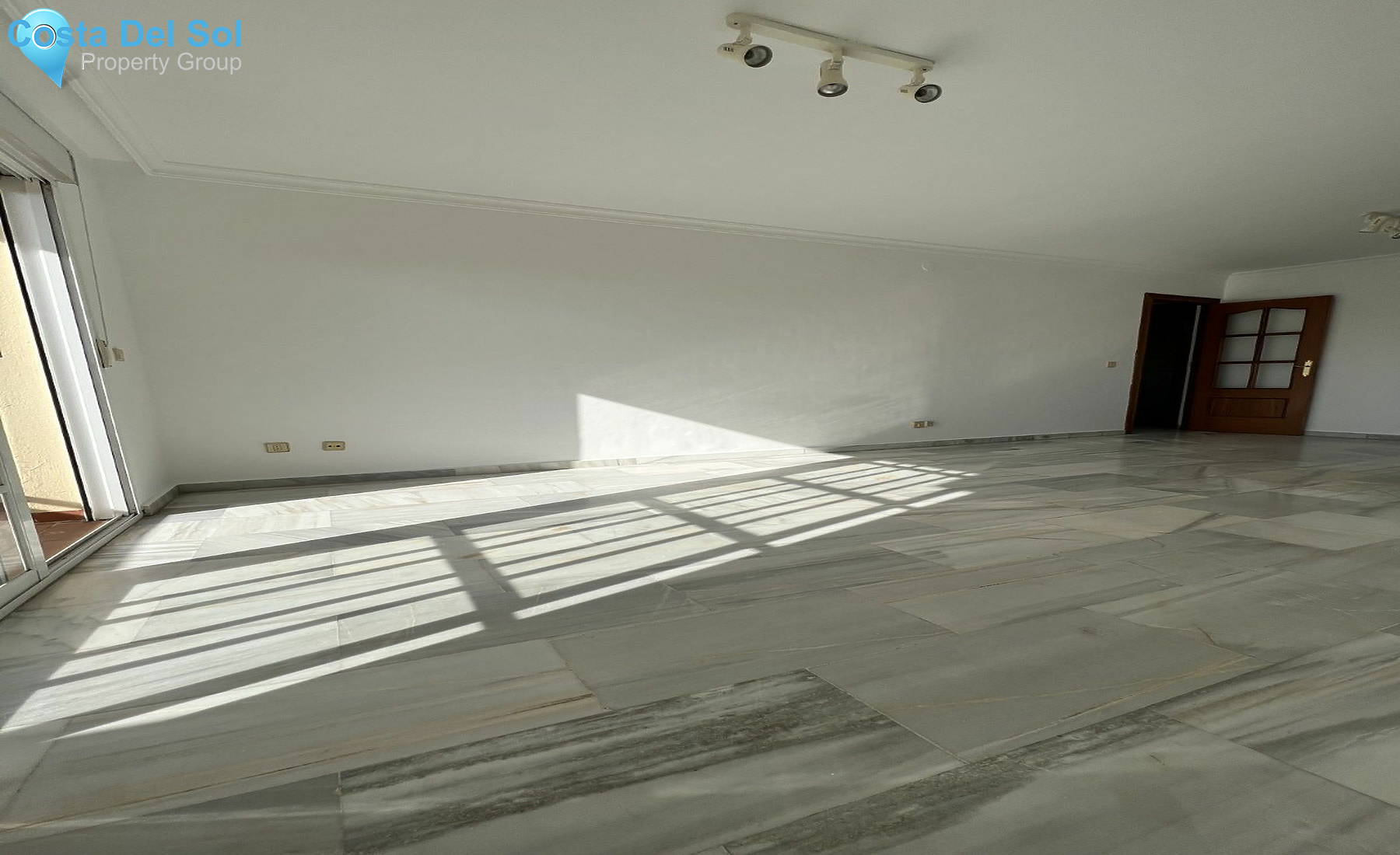 Middle Floor Apartment in Marbella-1548181