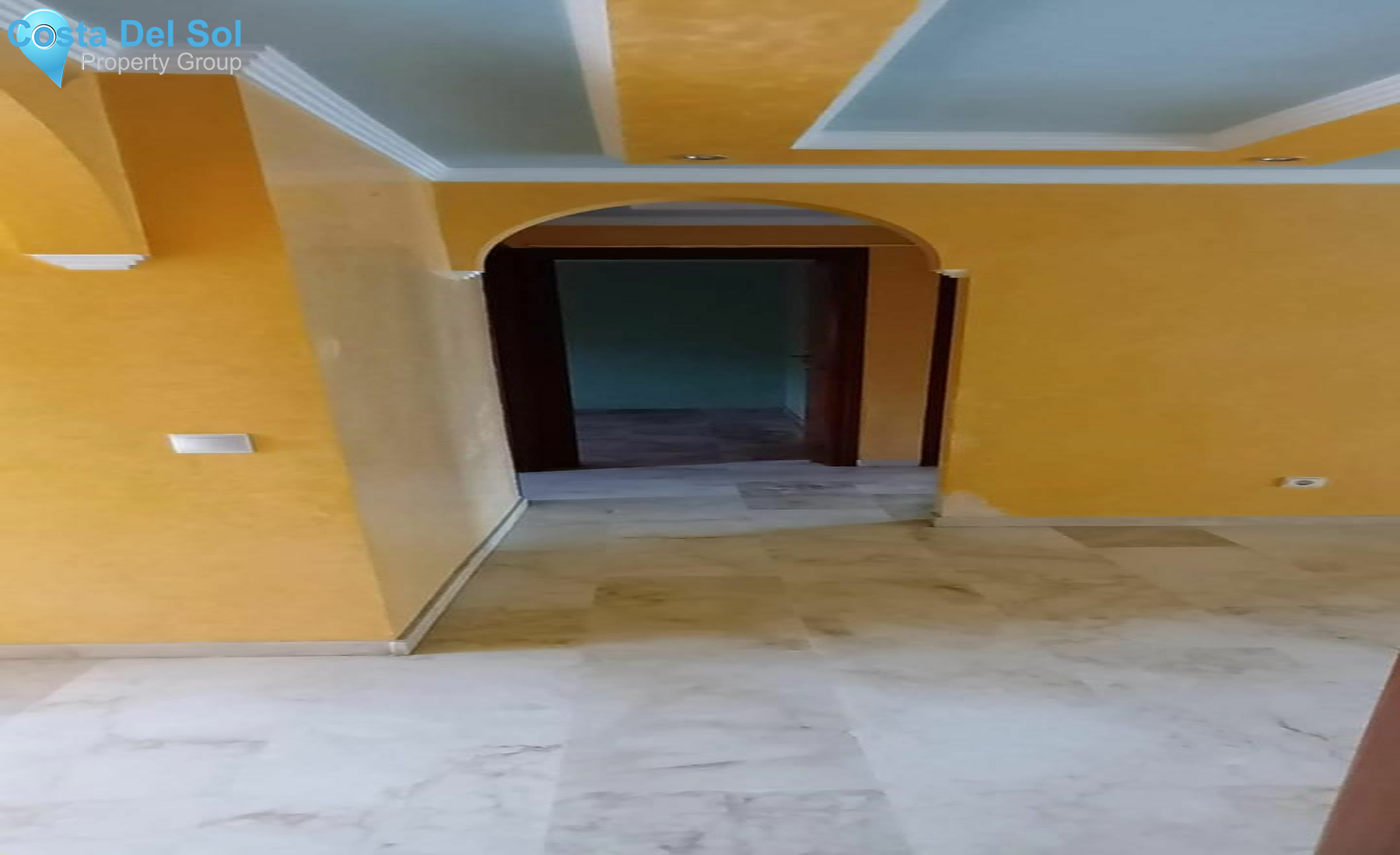 Middle Floor Apartment in Marbella-1549103