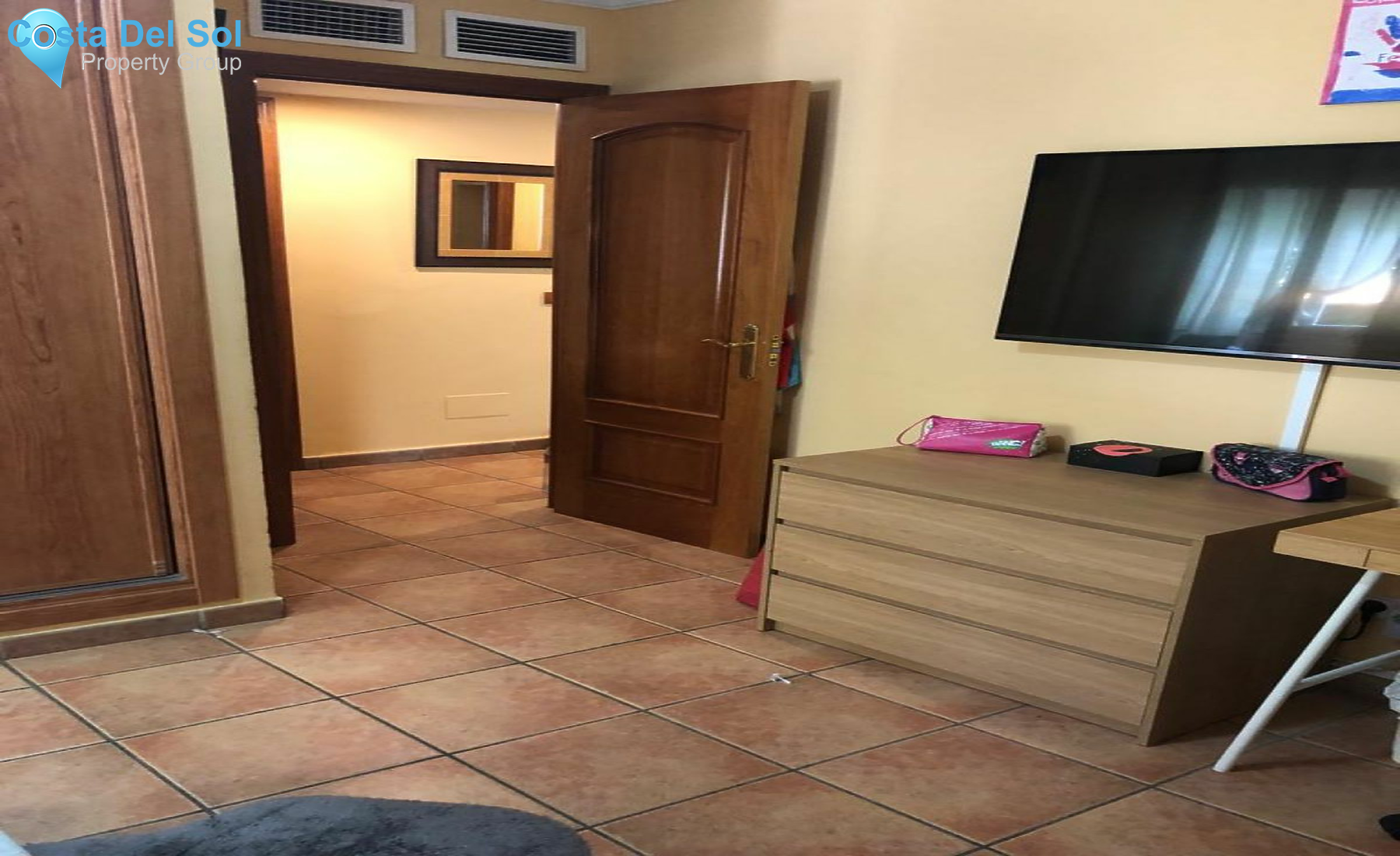 Middle Floor Apartment in Marbella-1553369