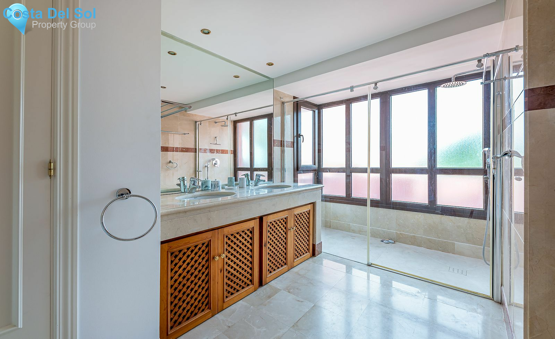 Middle Floor Apartment in New Golden Mile-1515239