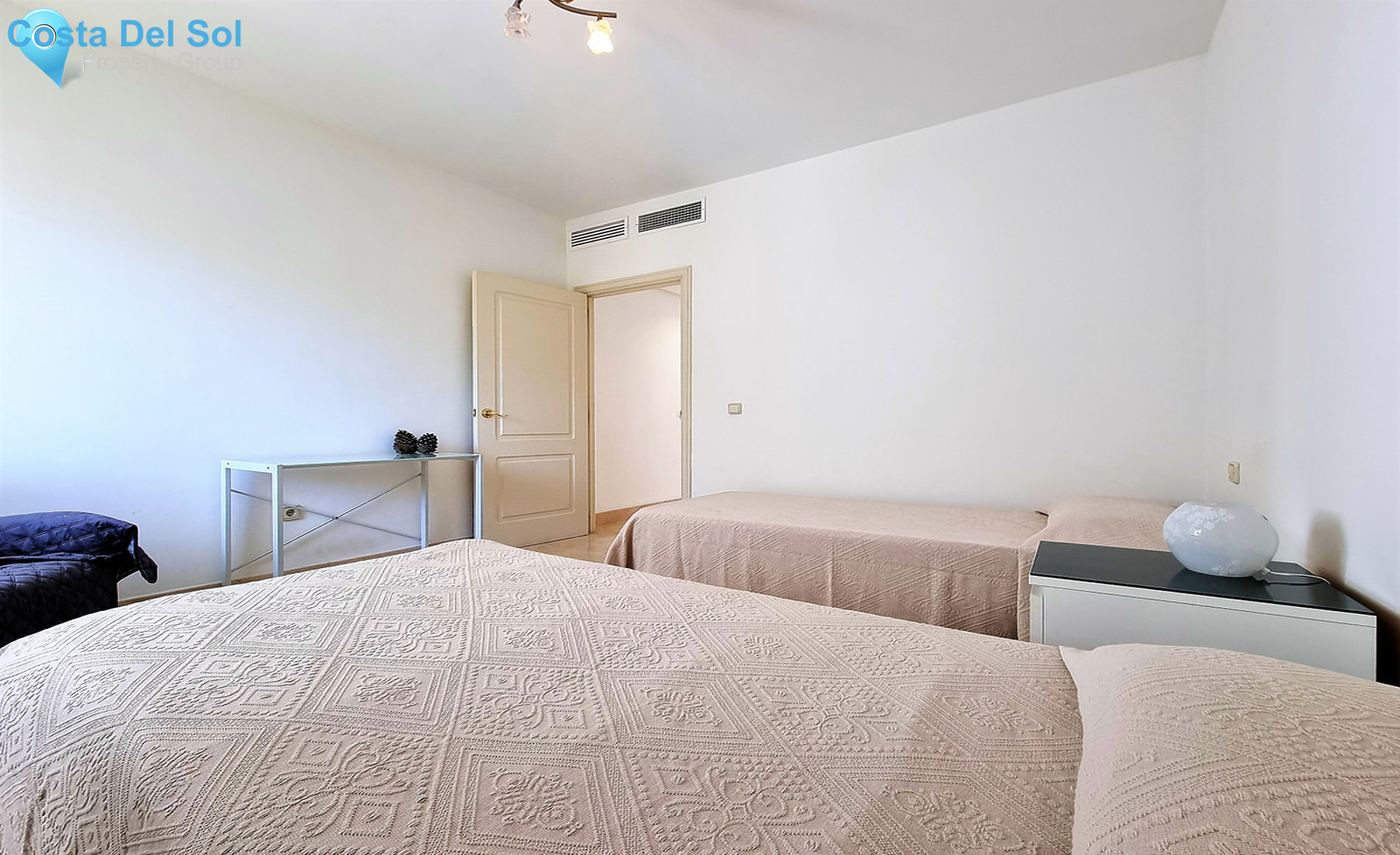 Middle Floor Apartment in Nueva Andalucía-1280937