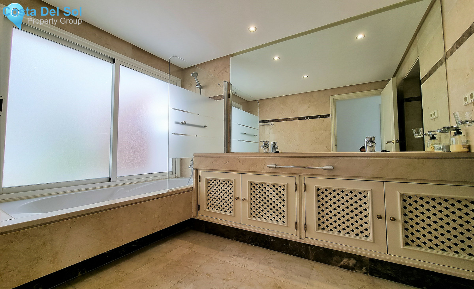 Middle Floor Apartment in Nueva Andalucía-1280941