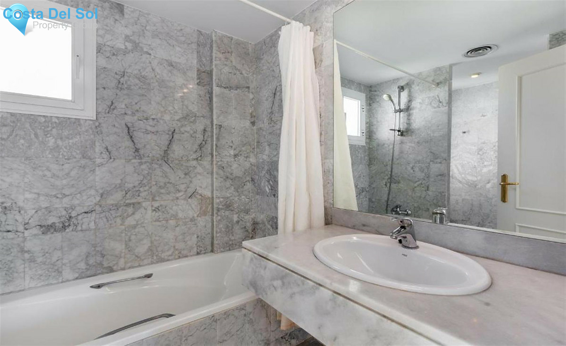Middle Floor Apartment in Nueva Andalucía-1313681
