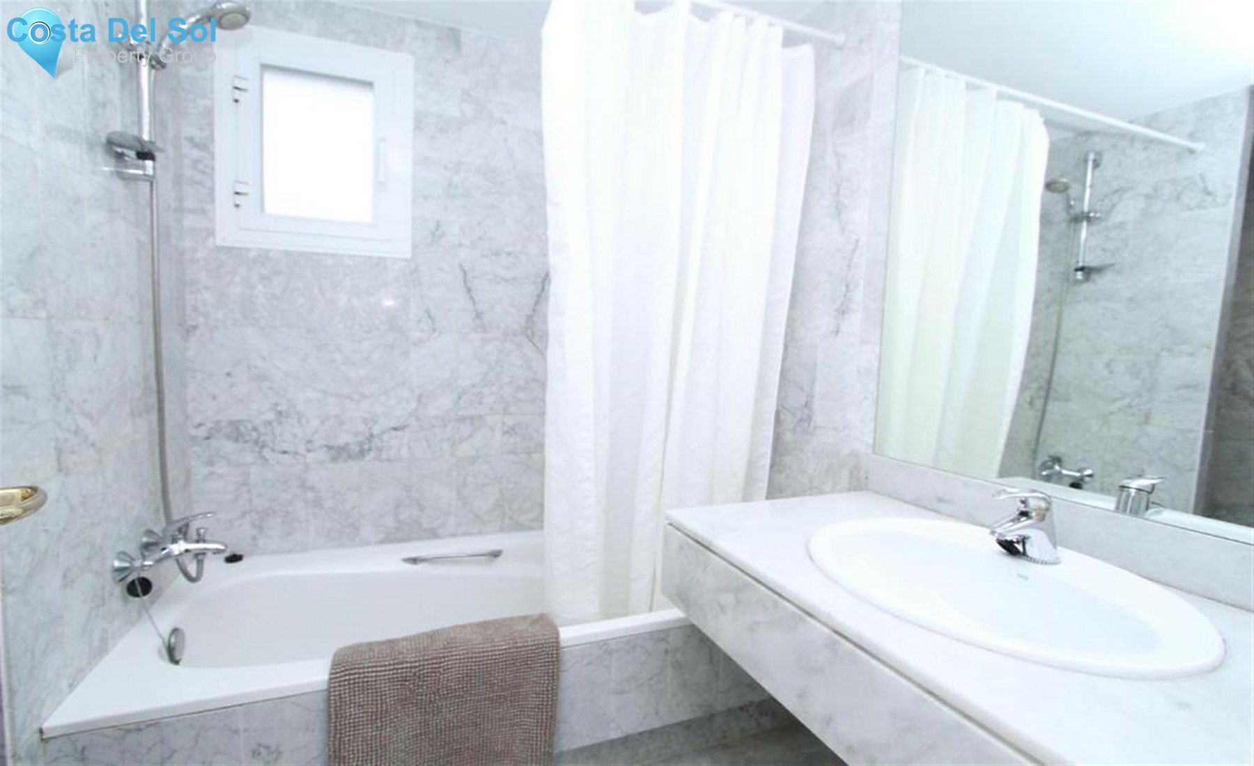 Middle Floor Apartment in Nueva Andalucía-1313682
