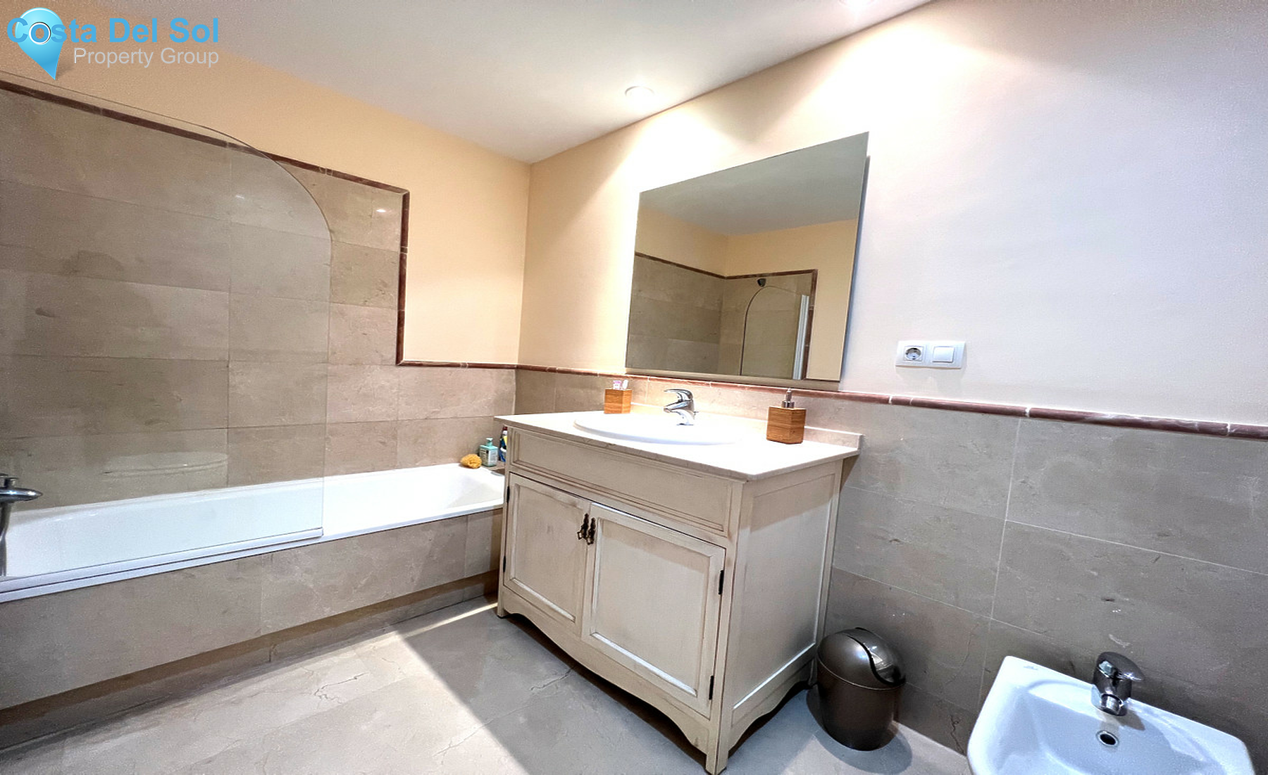Middle Floor Apartment in Nueva Andalucía-1373852